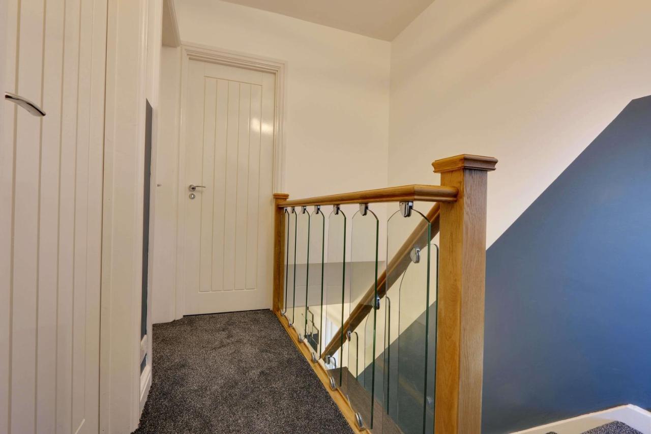 #Upmarket, Exceptional 4 Bed House, With Free Parking, Close To Amenities And Supermarkets Sheffield Exterior photo