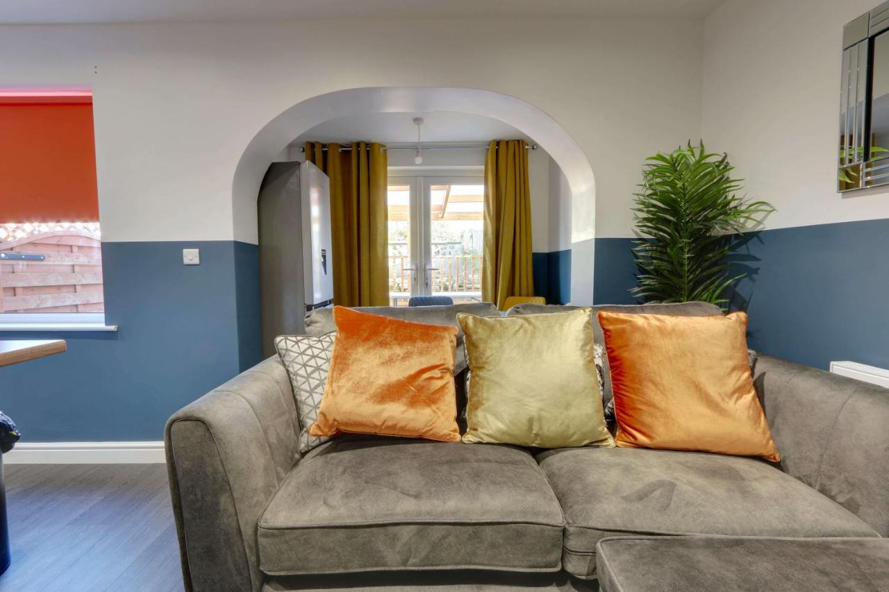 #Upmarket, Exceptional 4 Bed House, With Free Parking, Close To Amenities And Supermarkets Sheffield Exterior photo