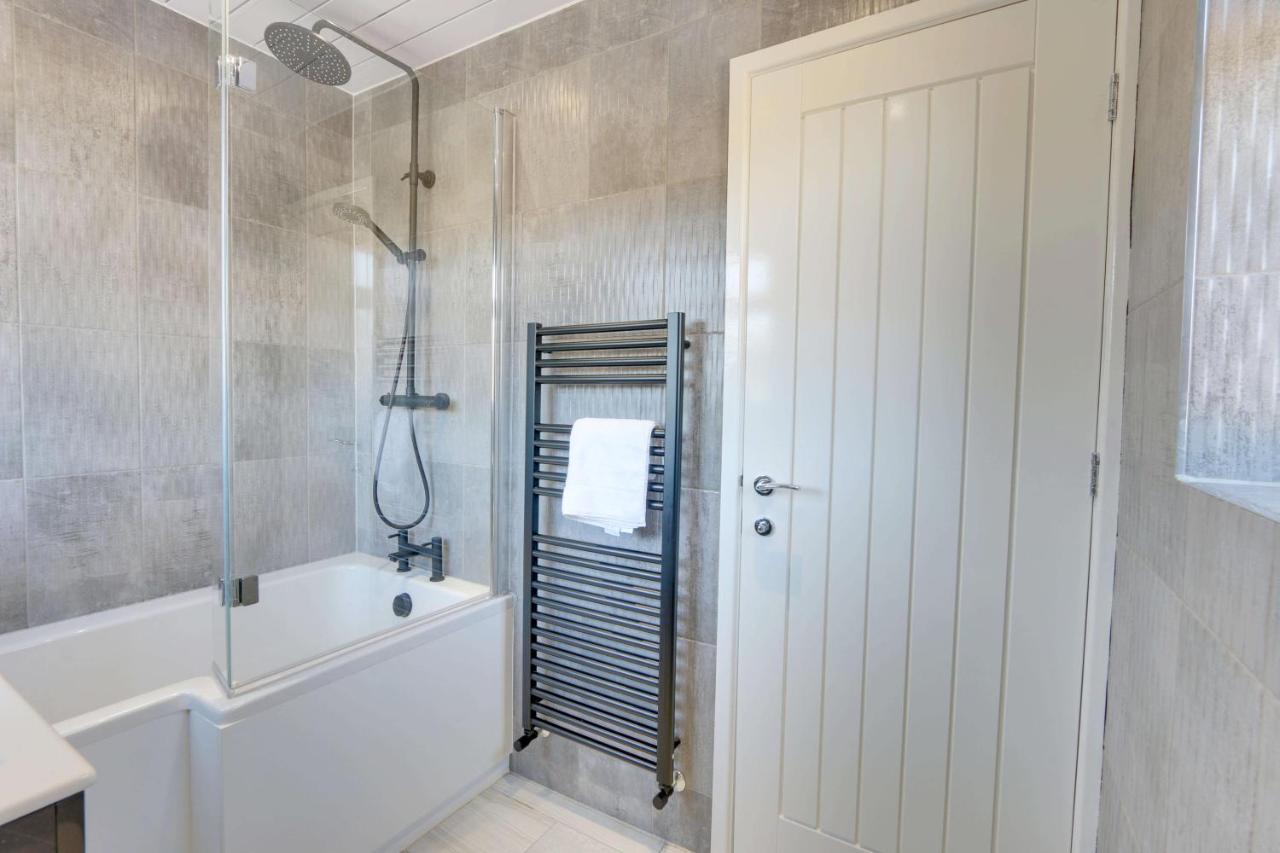 #Upmarket, Exceptional 4 Bed House, With Free Parking, Close To Amenities And Supermarkets Sheffield Exterior photo