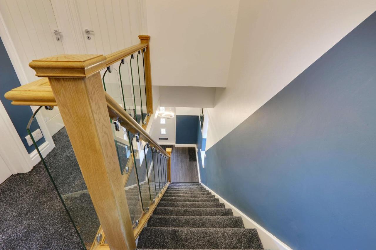 #Upmarket, Exceptional 4 Bed House, With Free Parking, Close To Amenities And Supermarkets Sheffield Exterior photo
